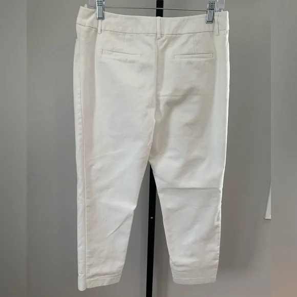 Liz Claiborne White Cropped Pants - Picture 2 of 16